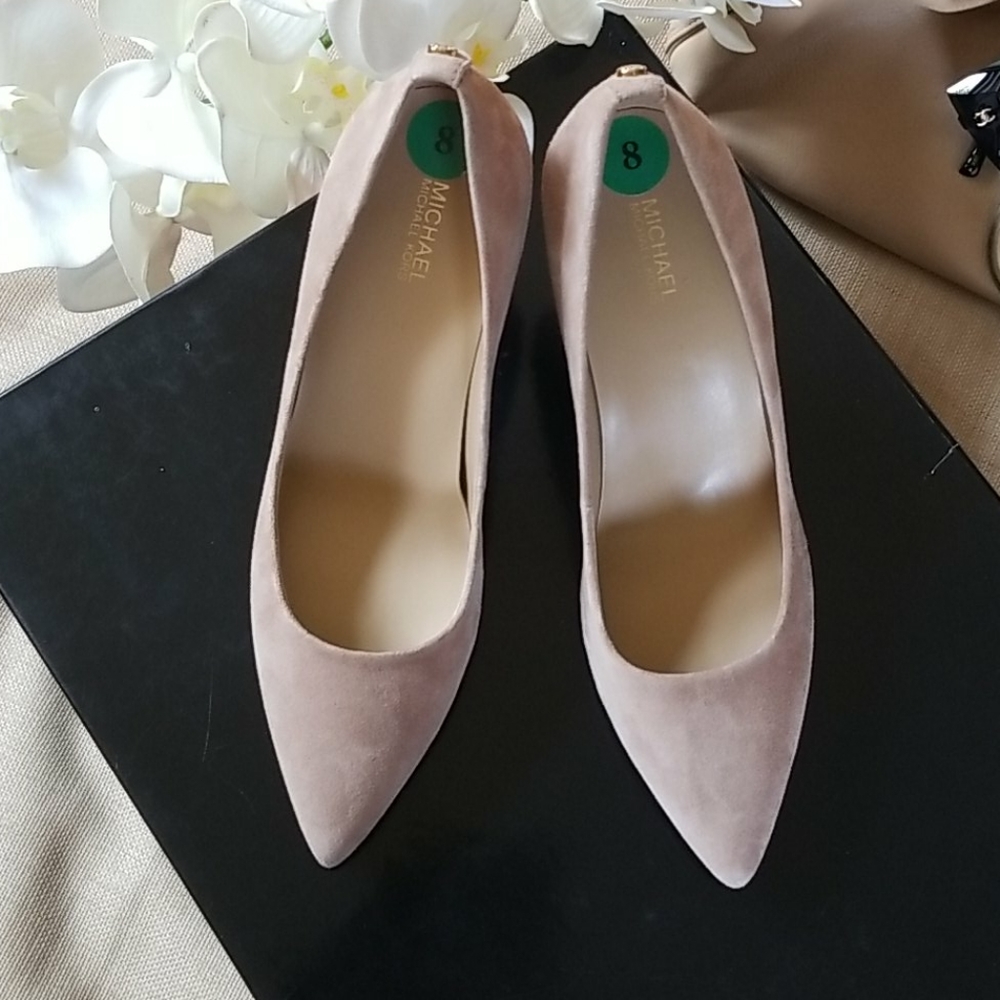 Women's classic shoes on heels - Picture 2 of 9